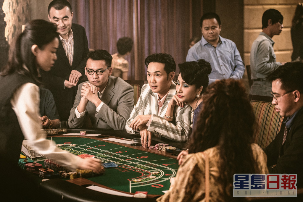 「Money」文凯玲在赌桌上重遇旧情人「李子聪」李梓枞，却见他正服侍富婆。