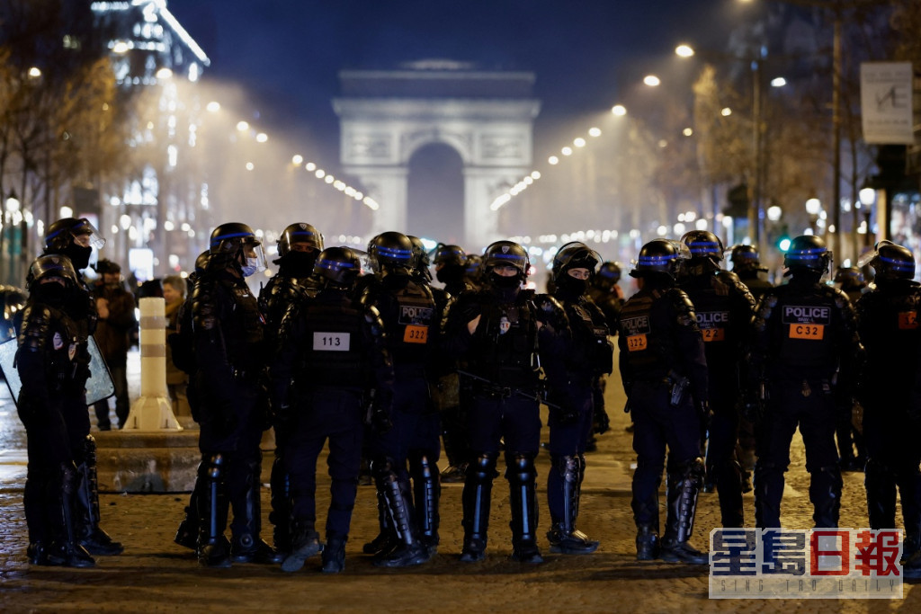 警方在巴黎逮捕了54名示威者。REUTERS