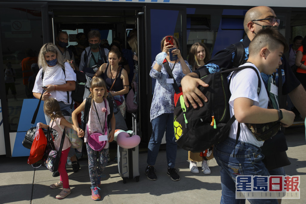 这批难民主要是来自乌克兰各地的妇女及儿童。AP图片