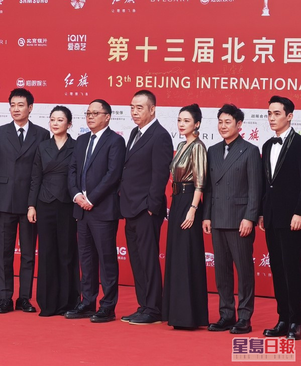 章子怡（右三）及导演陈凯歌（中）代表电影《志愿军：雄兵出击》出席。