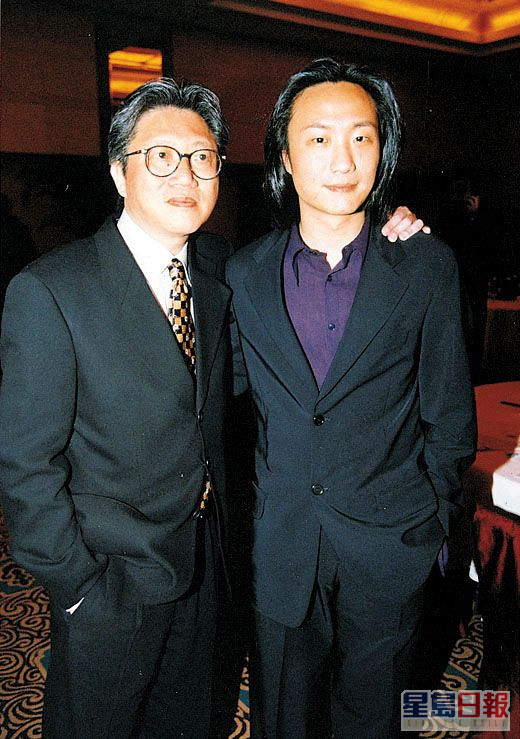 鄭中基是知名唱片公司總裁鄭東漢的兒子，因此一出道便備受矚目。