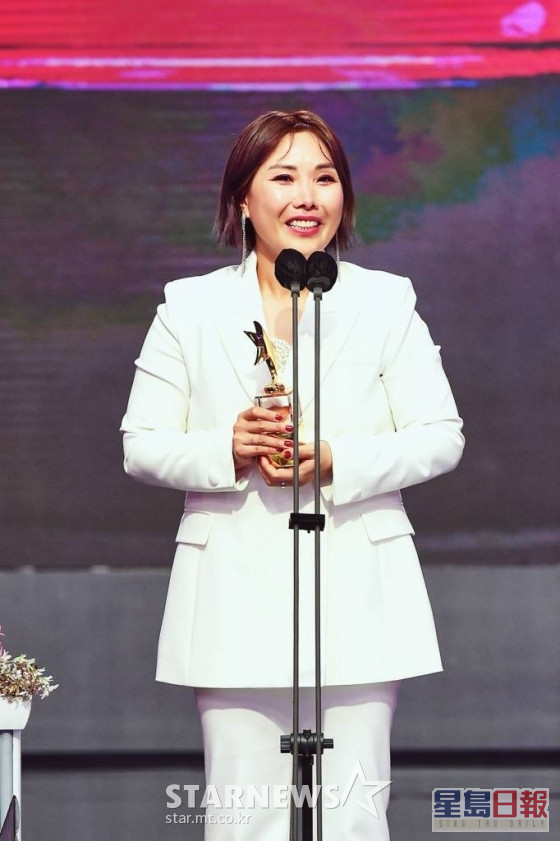 申奉仙獲頒諧星組別的出演者獎。