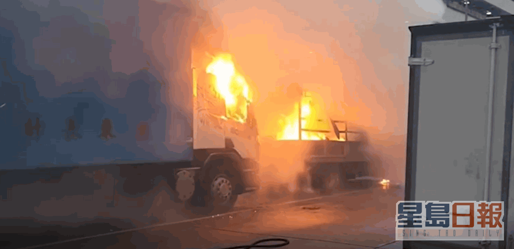 火势波及后面另一辆货车。网上影片截图