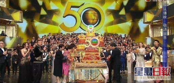 利孝和夫人每年都有为TVB台庆主持切蛋糕仪式。