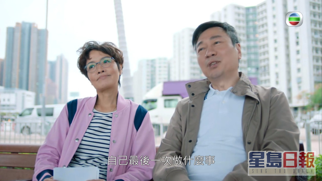 寶珮如近日於TVB熱播劇集《輕·功》中，與黎耀祥坐在碼頭邊翻看舊照，致敬2019年肺癌病逝的好友曾偉權，場面令觀眾非常感動成為熱話。