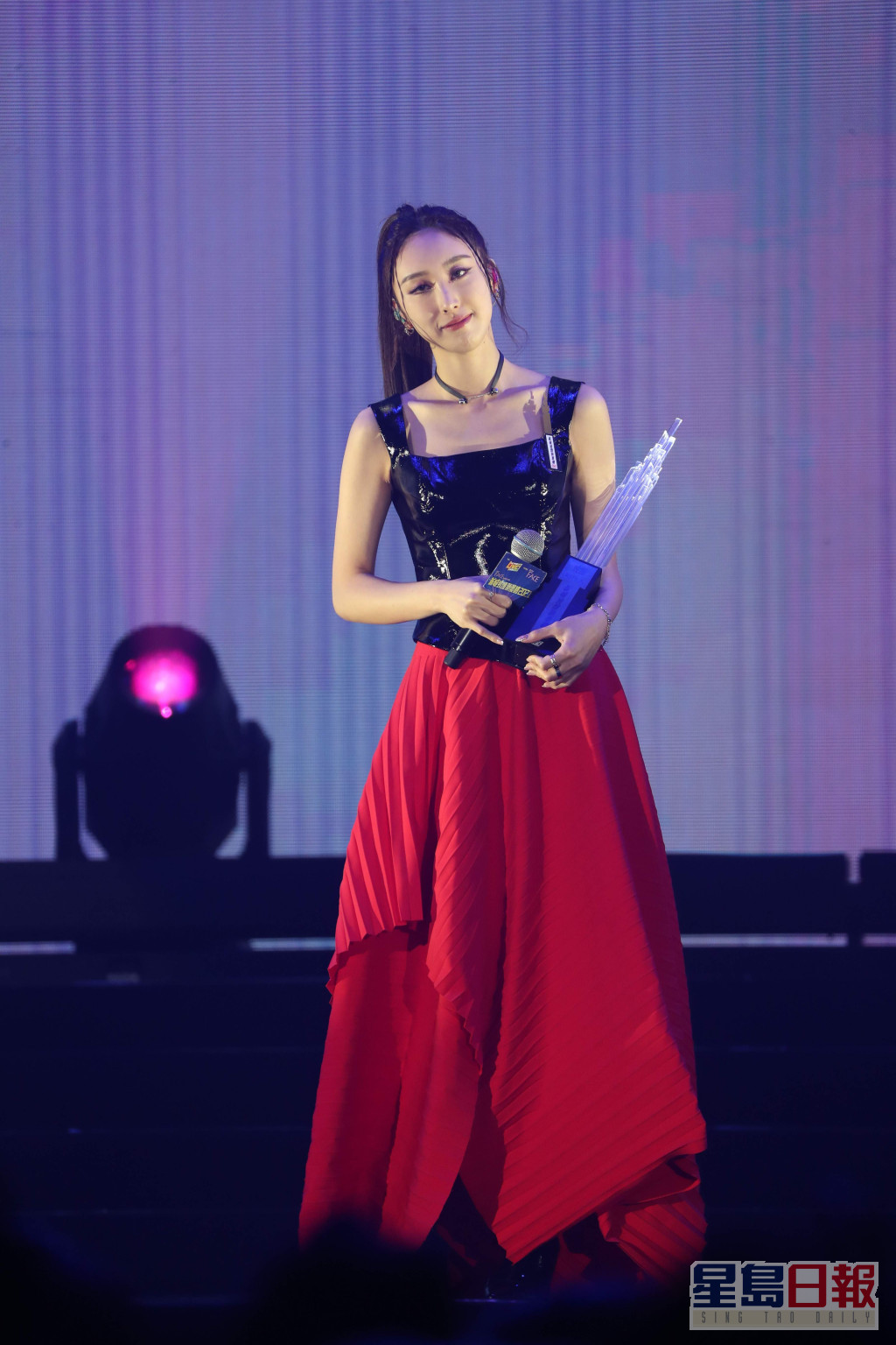 赢得2个奖的许靖韵表示最开心是与林家谦一起得「劲爆唱作人」奖。