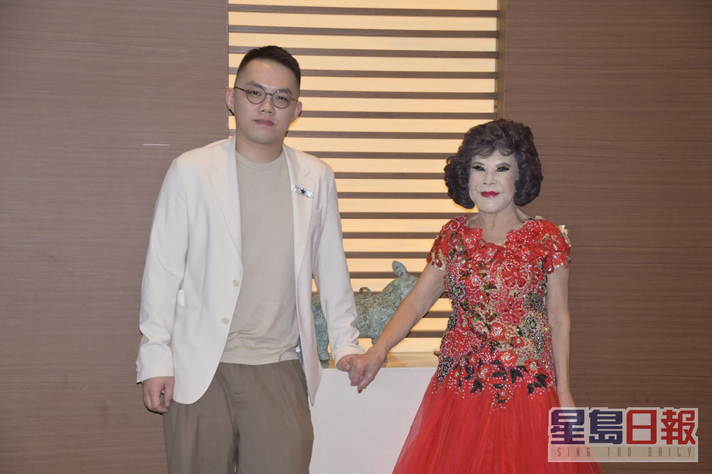 黃夏蕙（右）定於8月離港，今日最後一次作客網上節目。