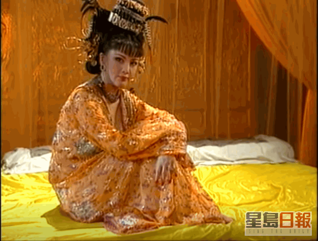 宫雪花在90年代曾演出多部艳情片，1999年在《唐朝禁宫秘史》饰演武则天。