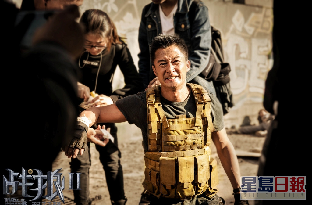 内地男星吴京近年因主演电影《长津湖》、《战狼》系列屡创内地票房成绩，被封为内地票房灵药。