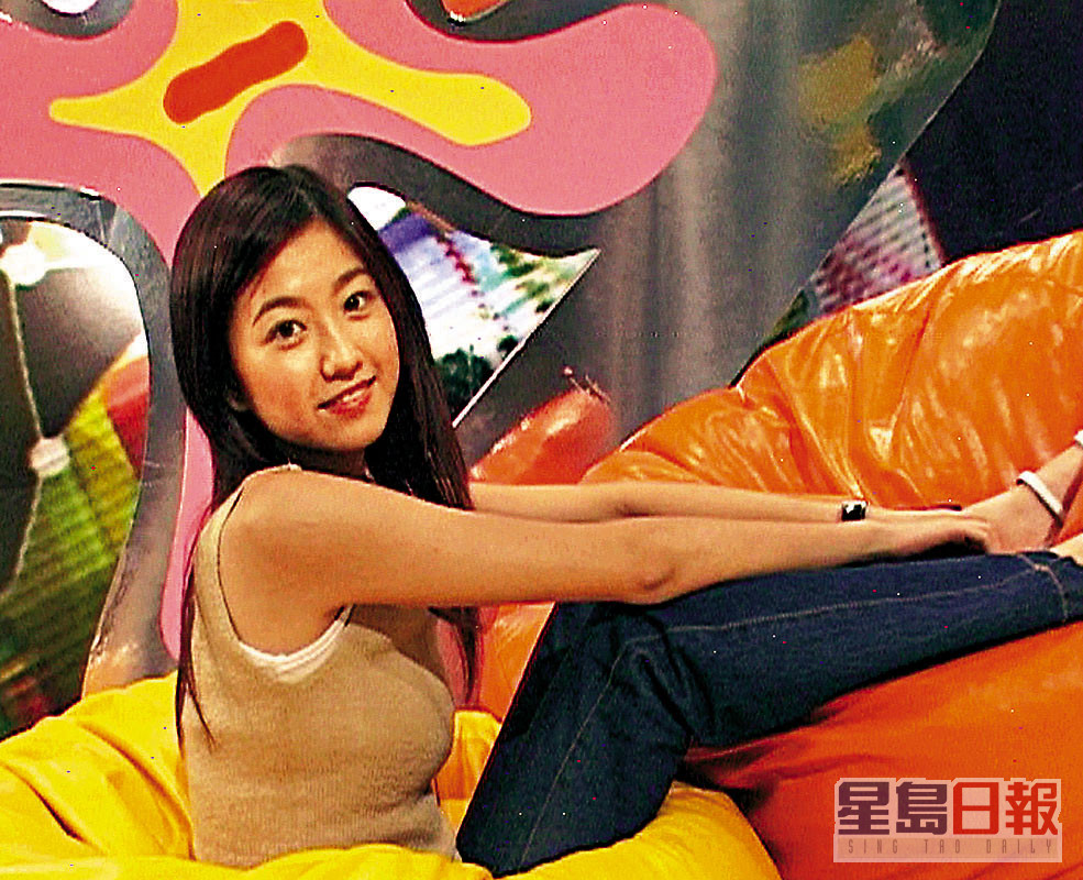 陳自瑤早在2000年19歲就出道做模特兒，當年的陳自瑤青春逼人。
