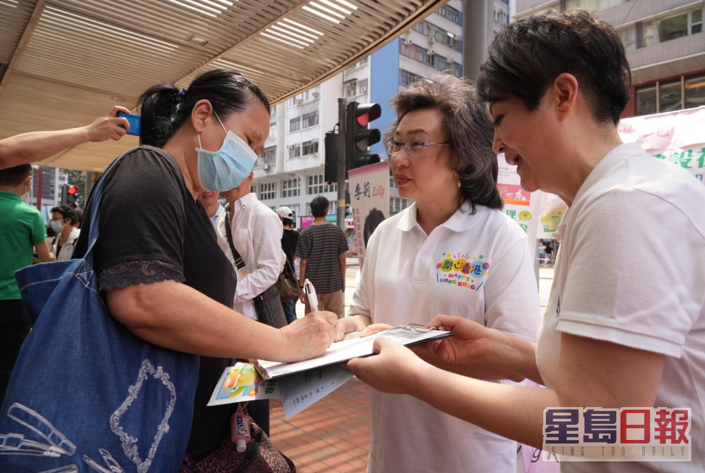 杨何蓓茵呼吁市民签名支持方案。杨何蓓茵facebook图片