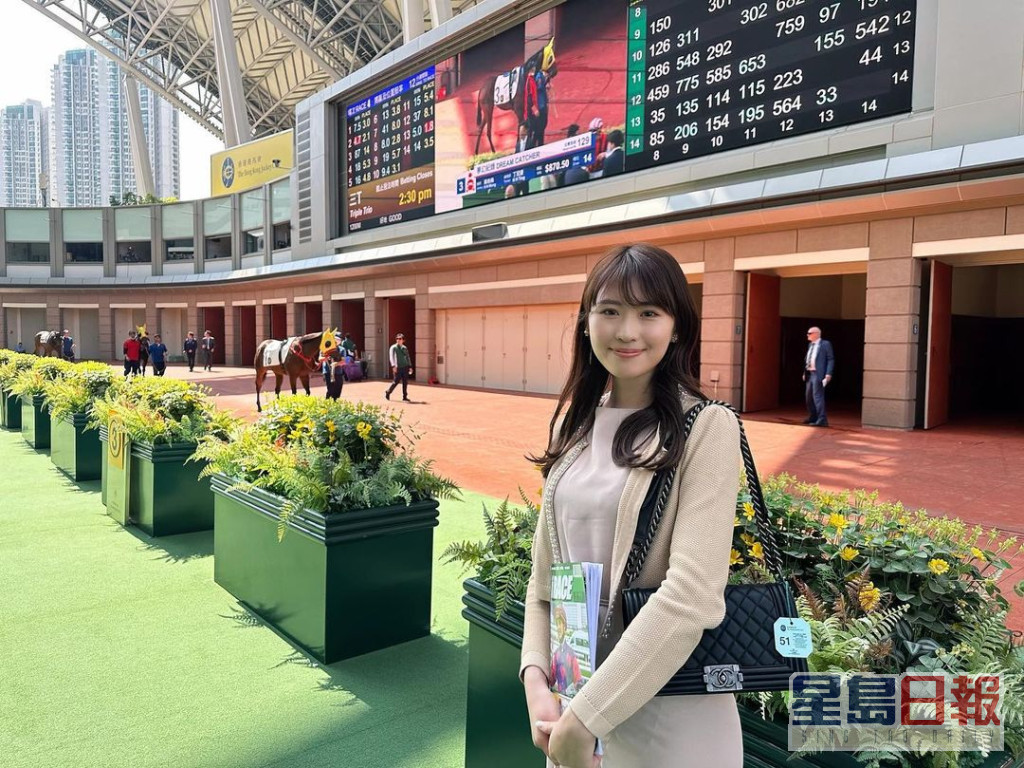 濱口愛子今年初亦終於如願到訪沙田馬場，日系主播風格造型充滿氣質！