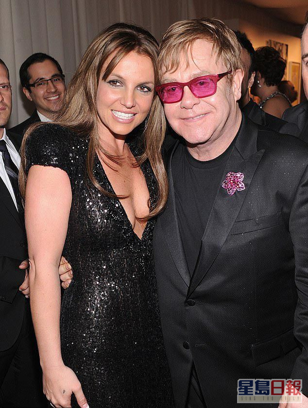 Britney系Elton John嘅Fans，有传二人会合唱经典作品。