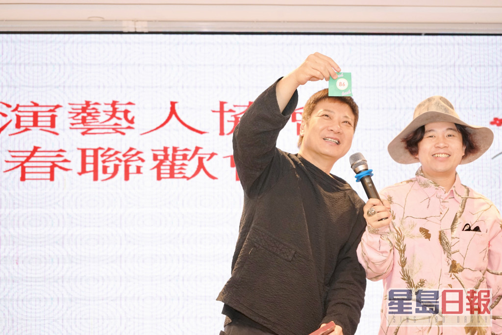 錢嘉樂與余安安為現任香港演藝人協會副會長。