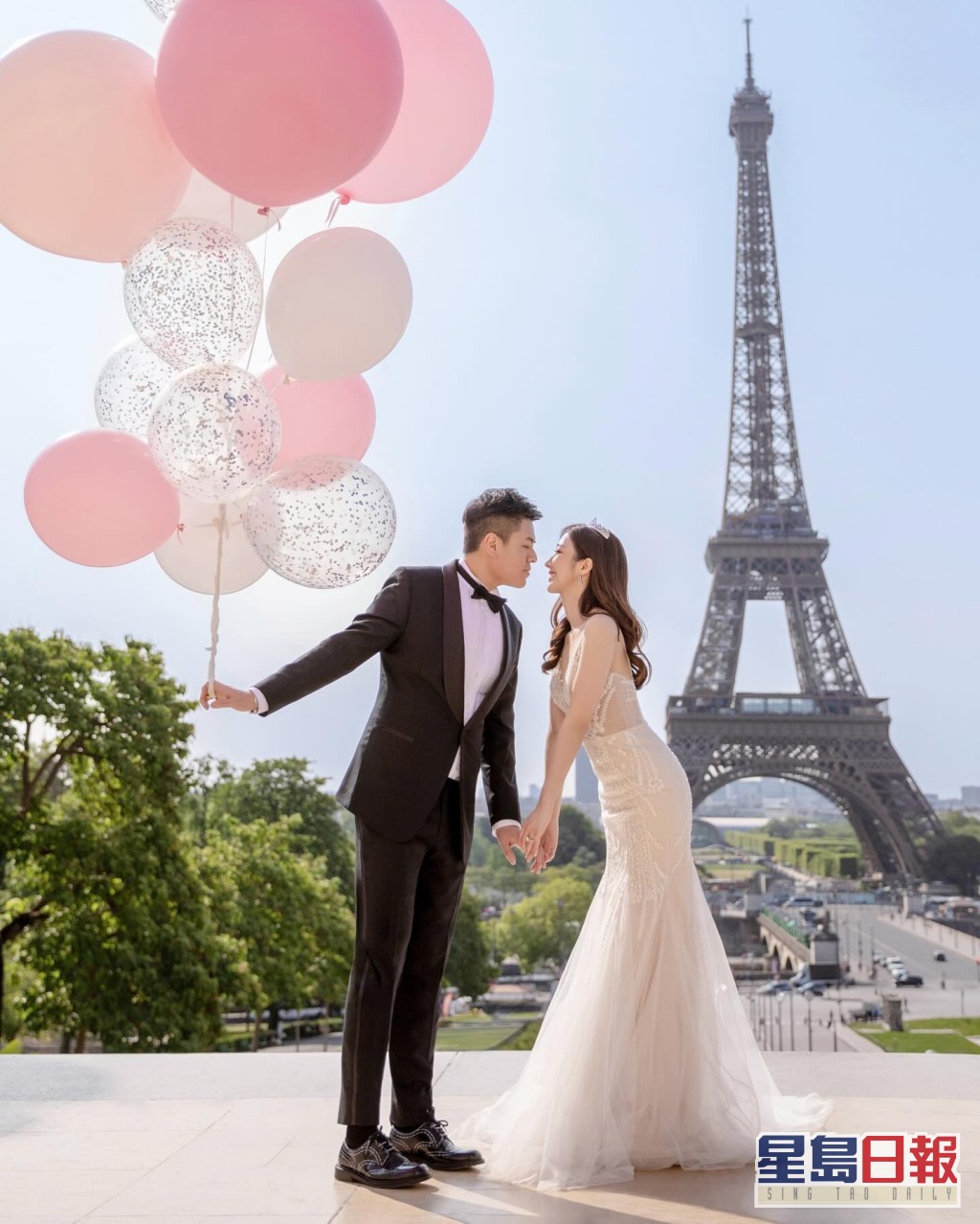 何依婷社交平台贴上在巴黎的婚照。