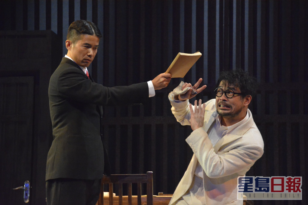 2014年Jan参与陈文刚执导、与葛民辉合演的舞台剧《笑の大学》，因而爱上舞台演出。