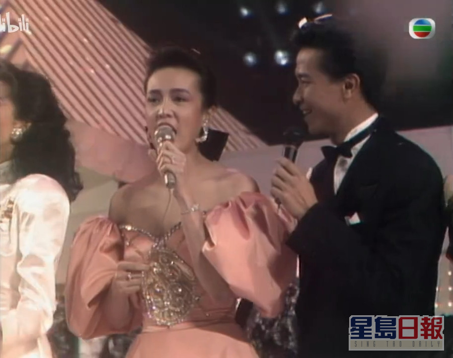1988年與鄭裕玲一同主持《博愛歡樂傳萬家》。