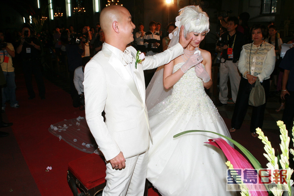 张卫健与张茜在2004年于菲律宾举行婚礼。
