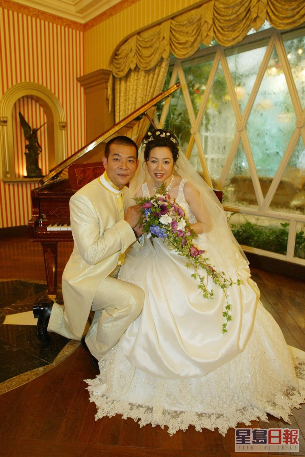 吴毅将与1984年港姐季军唐丽球于2003年结婚。
