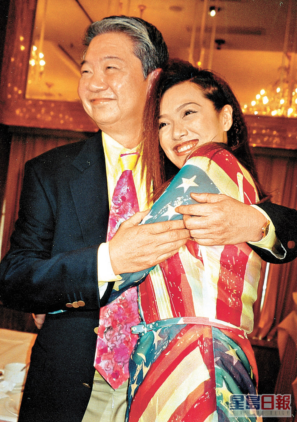 蔡瀾與李珊珊在1998年主持無綫節目《蔡瀾嘆世界》而相熟。
