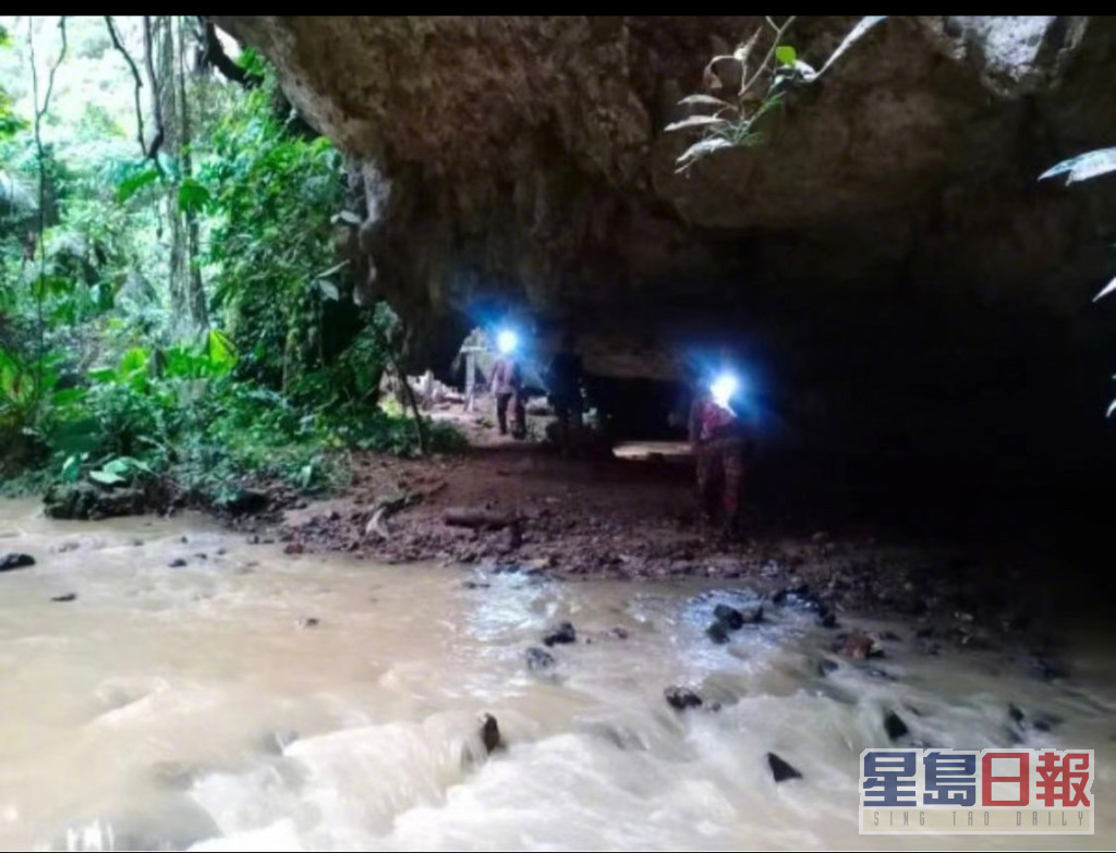 譚俊彥、周秀娜及30多名工作人員被困山洞。