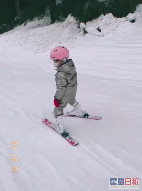 囡囡有去滑雪。