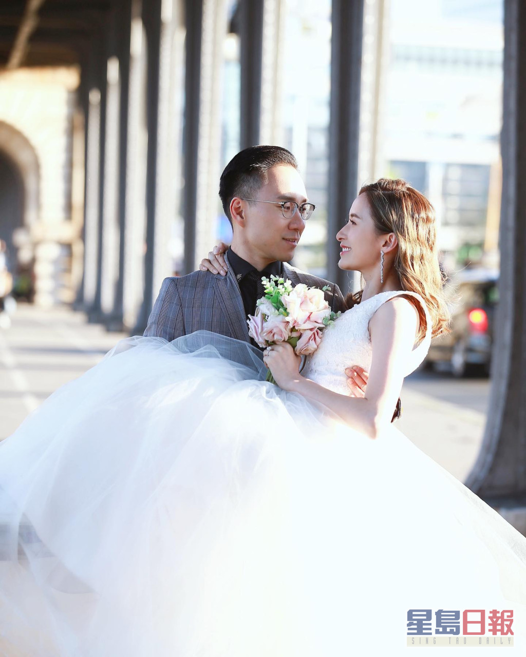 沈卓盈喺2019年与经营内衣生意的有米老公Calvin结婚。