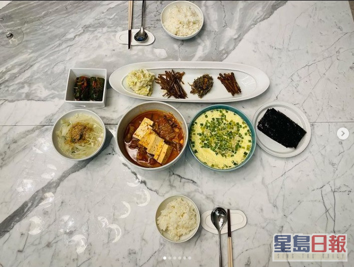 孙艺珍不时分享亲自下厨的美食。