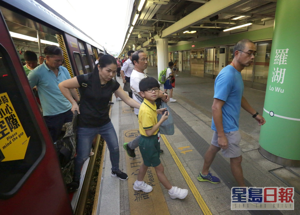 連接深圳的港鐵羅湖站。資料圖片