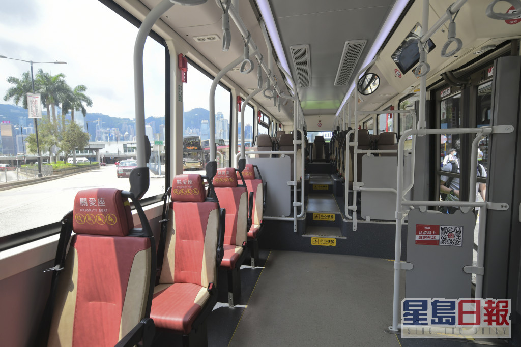 新一代纯电动单层巴士内部装置。资料图片