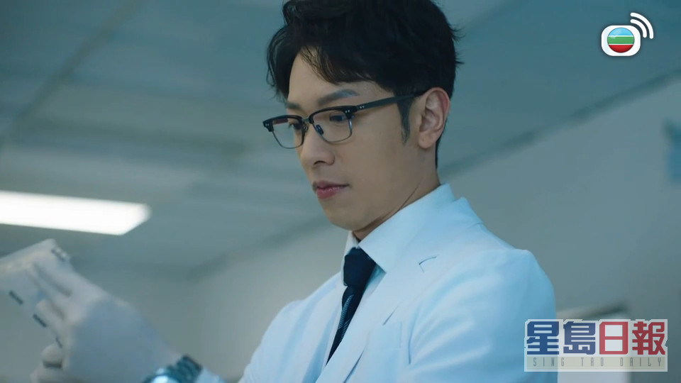 高钧贤在《法证V》饰演高级化验师，也是他难得演出反派。