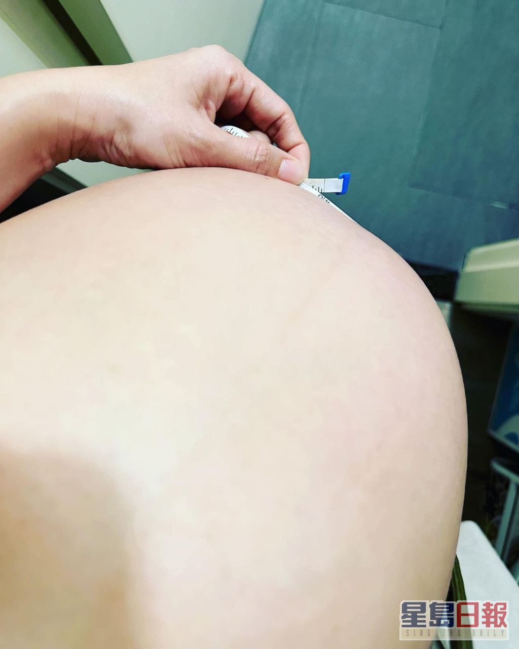 孙慧雪于4月晒怀孕26周相，巨肚有40寸。