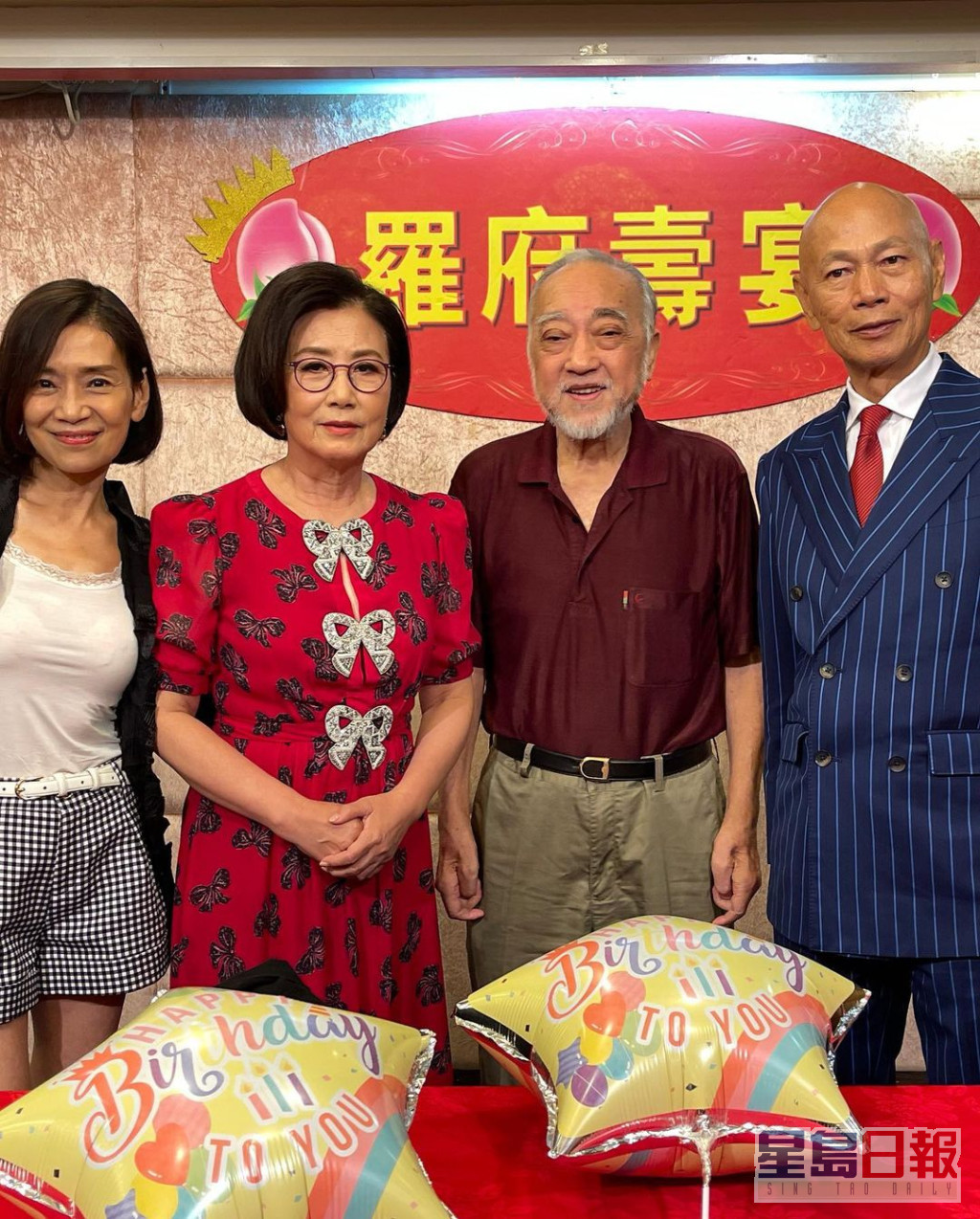 吳麗珠於2022年9月出席羅家英（右）76歲的壽宴。