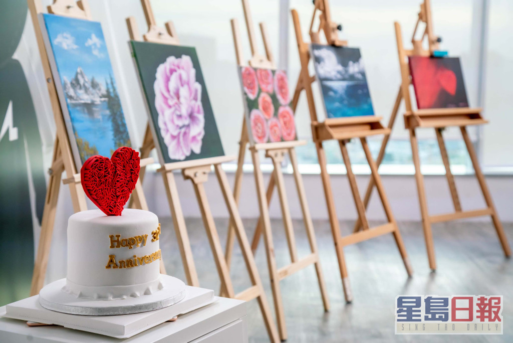 年紀小小的劉向蕙看來相當喜歡畫畫，劉德華歌迷會「華仔天地」前年32週年，他特別展出多張愛女的畫作。