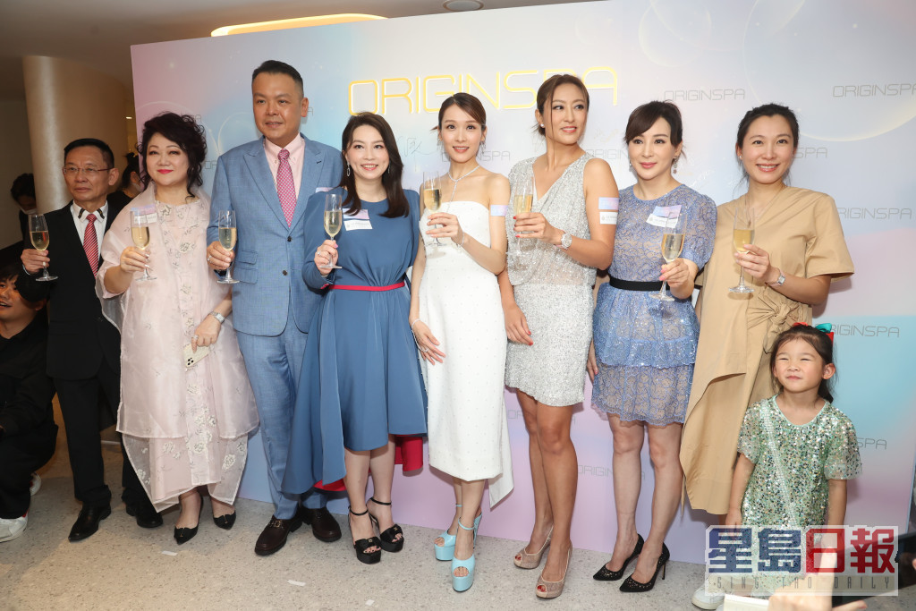 李佳芯、陈君宜及罗霖等今日出席美容院铜锣湾旗舰店的开幕活动。