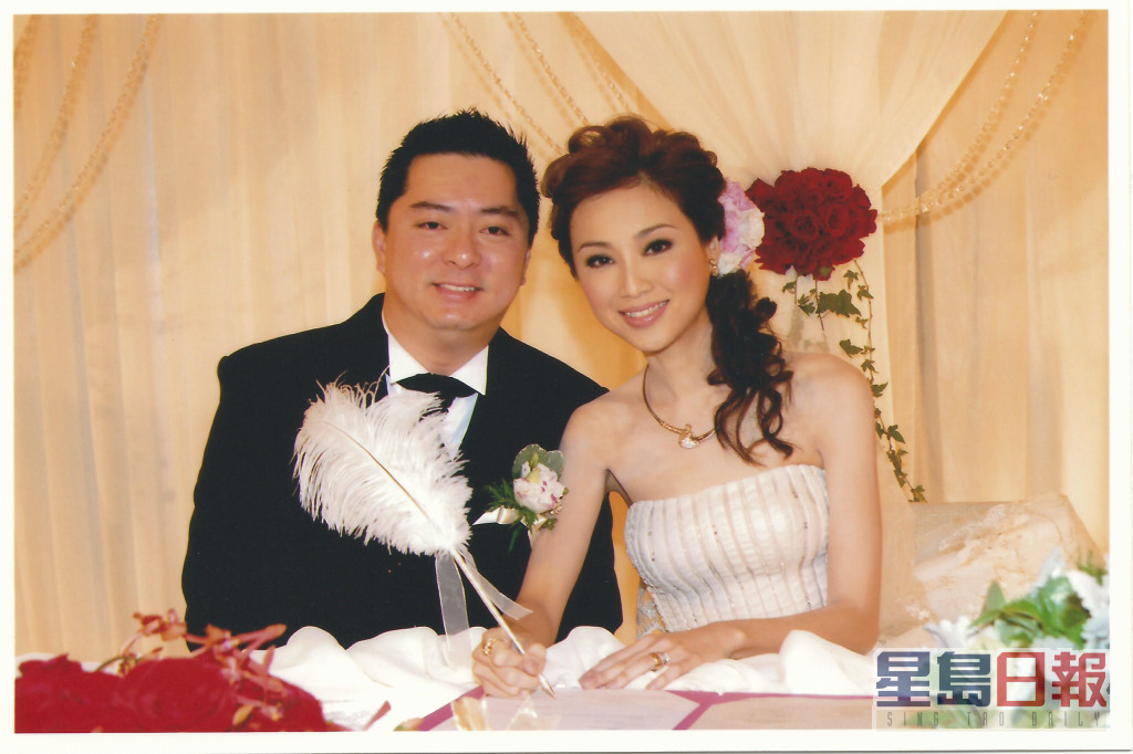 譚小環2007年與蔡強榮結婚。