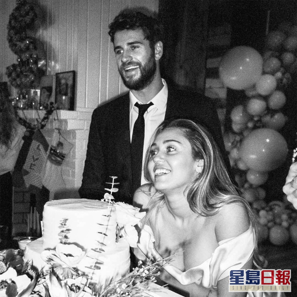 Miley與里安於2018年平安夜在家中結婚，但婚姻僅維持了8個月。