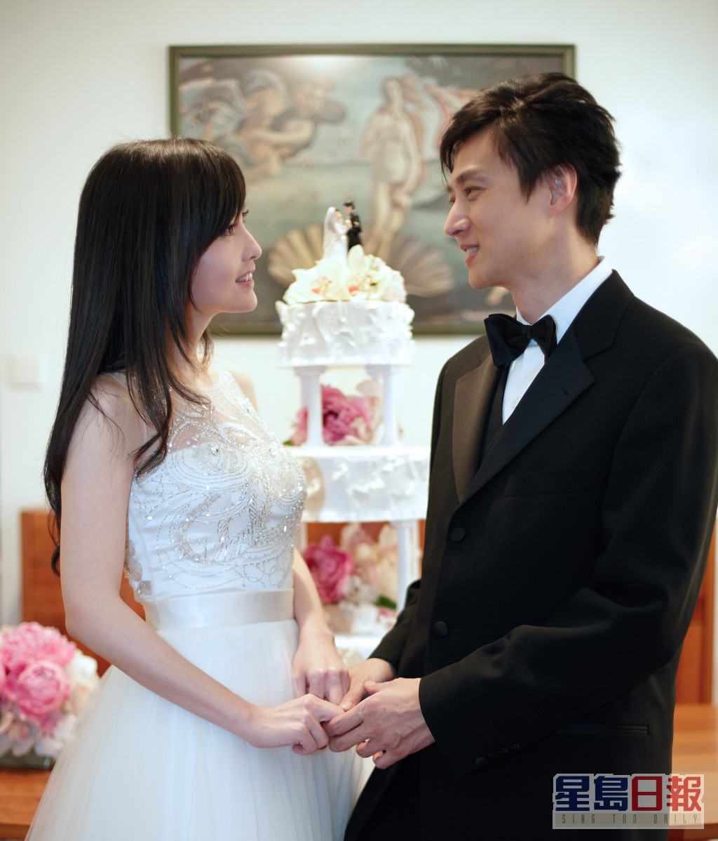 最轰动的一次是在2008年被拍到在兰桂坊激咀城大内地生张茆，周慧敏更宣布分手，不过13日后两人极速复合宣布结婚。
