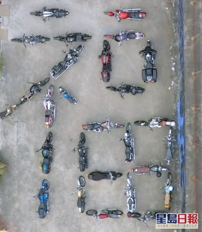 用电单车砌成一个福字。