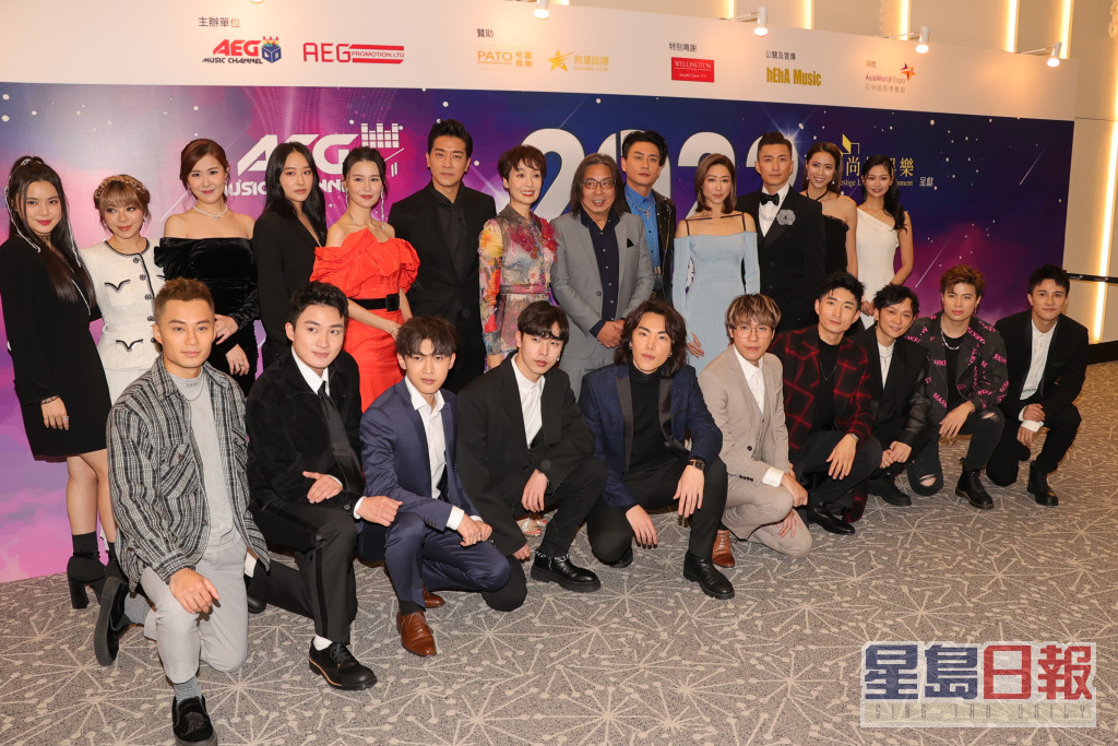众星到到亚洲博览馆出席《AEG娱乐人气王颁奖礼》。
