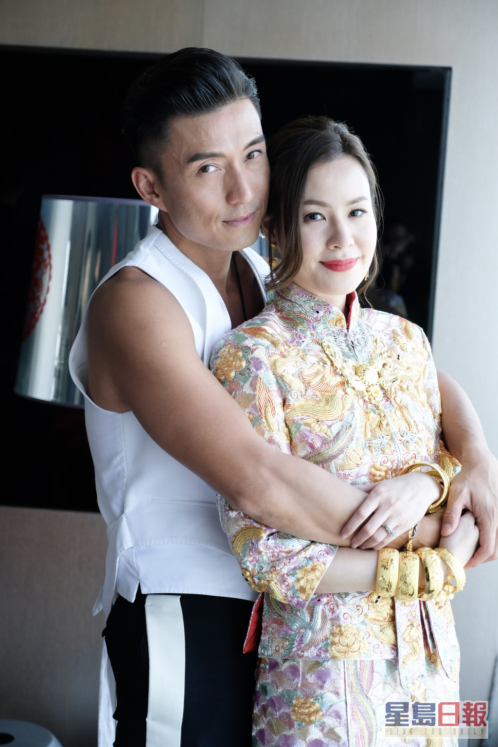 三年前，陳山聰跟交往了五年的圈外太太Apple結婚。
