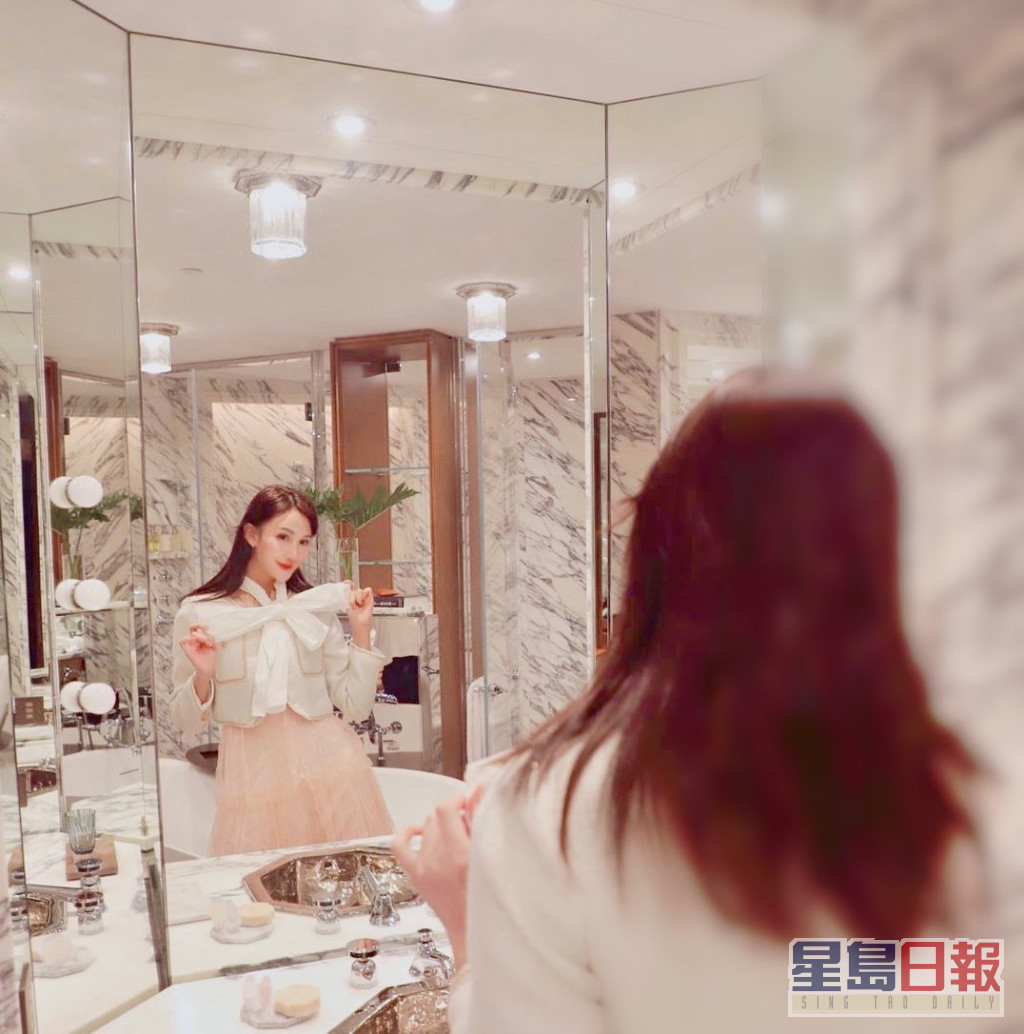 吴玥彤有不少到酒店的照片。