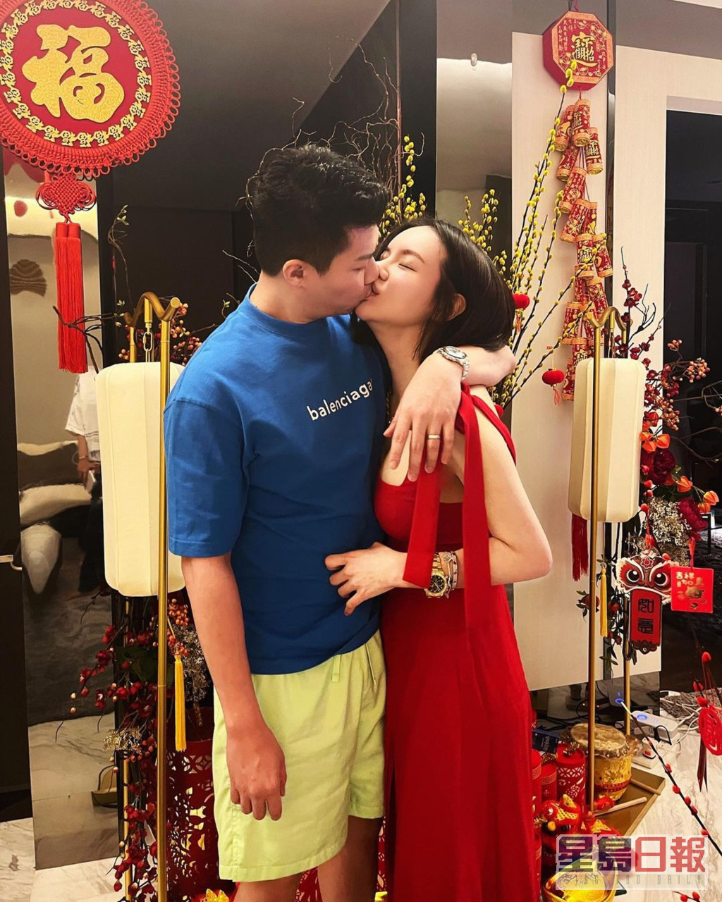林慧俐與Leslie拍拖數月閃電宣布訂婚。