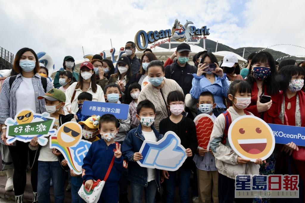 海洋公園舉行迎接首個內地至公園點對點旅行團儀式。盧江球攝