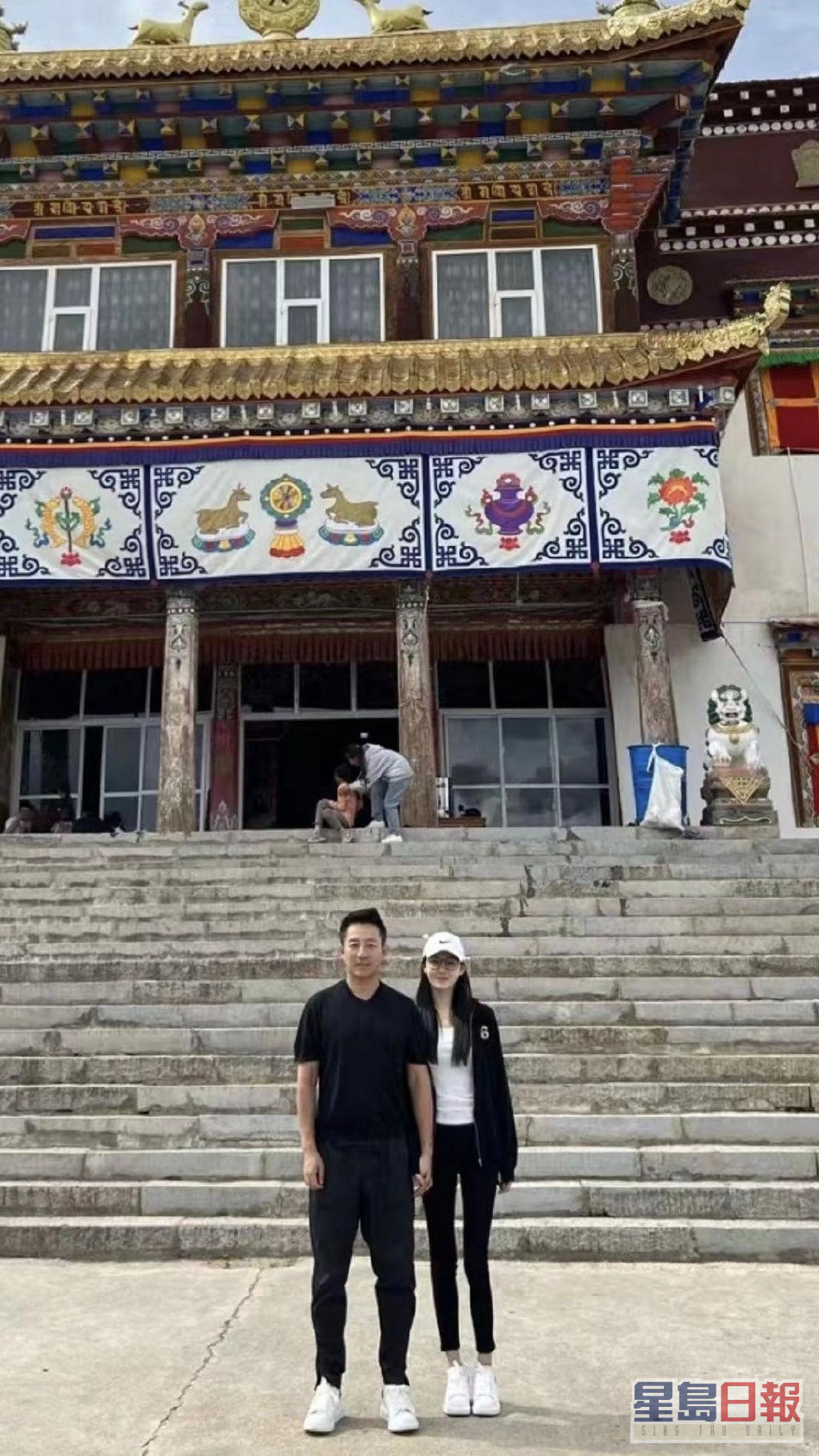 汪小菲被指未離婚前已經搭上內地女星張穎穎，二人曾被拍到一同返回汪小菲與大S位於北京的寓所。