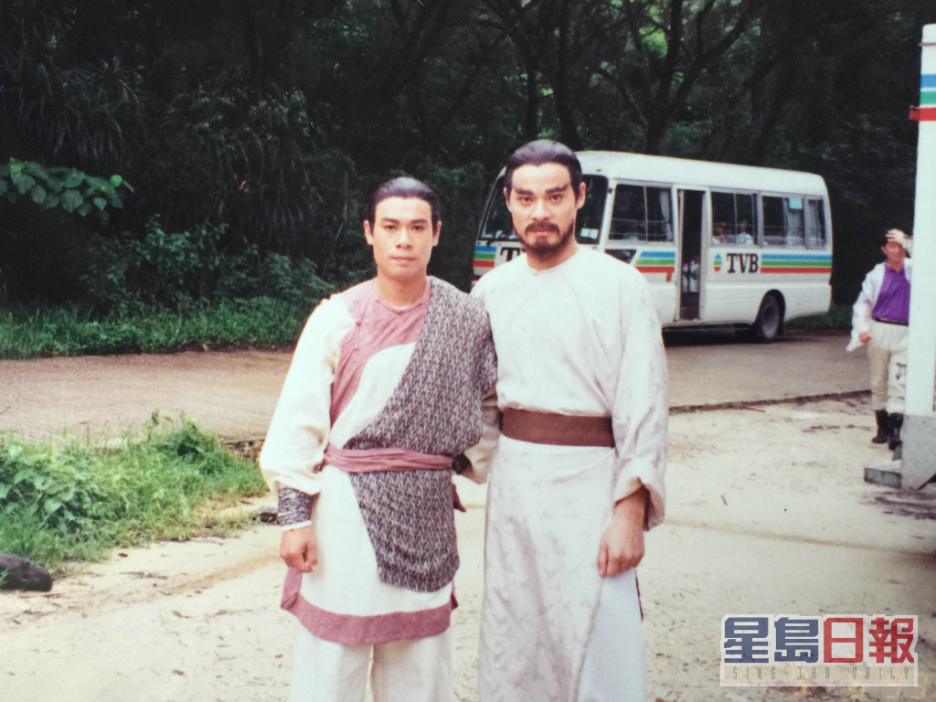 黃智賢在TVB的首部劇集《武尊少林》，與體操王子李寧（左）合作。