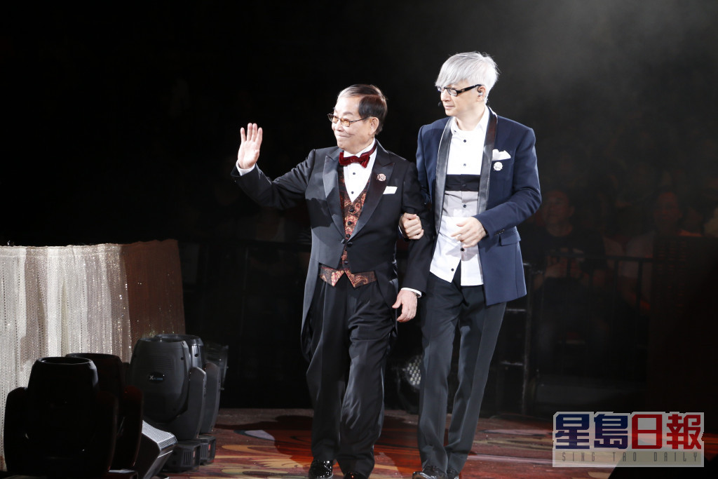 顾嘉辉于2015年已年过80岁，决定正式退休。