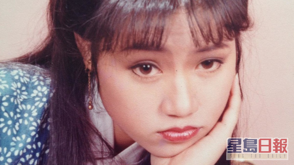 陈安莹在1979年第8期艺训班毕业后，参与不同幕前演出，最经典是她3次饰演金庸小说笔下的儍姑。