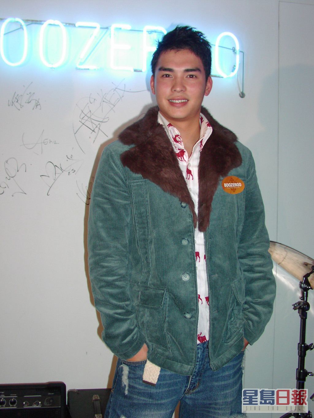 张柏文早于2002年加入娱乐圈，最初签约为歌手。