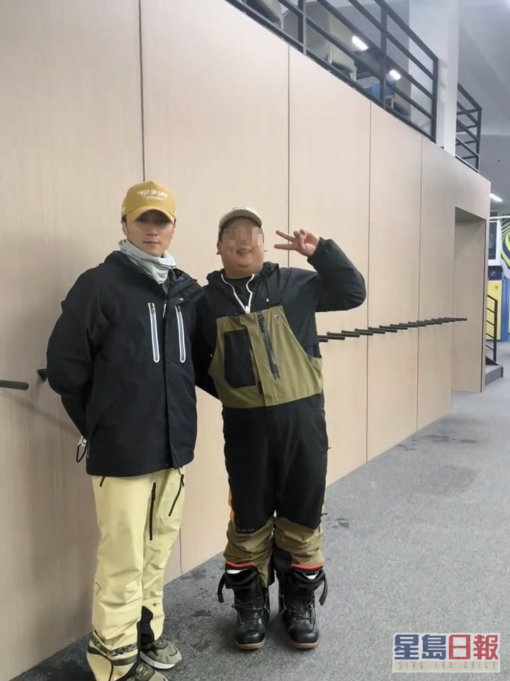 最近有内地网民在北京一个滑雪场巧遇谢霆锋，却叫他做叔叔，引来其他网民围剿。